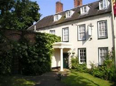The Chapel House, accommodation in Atherstone
